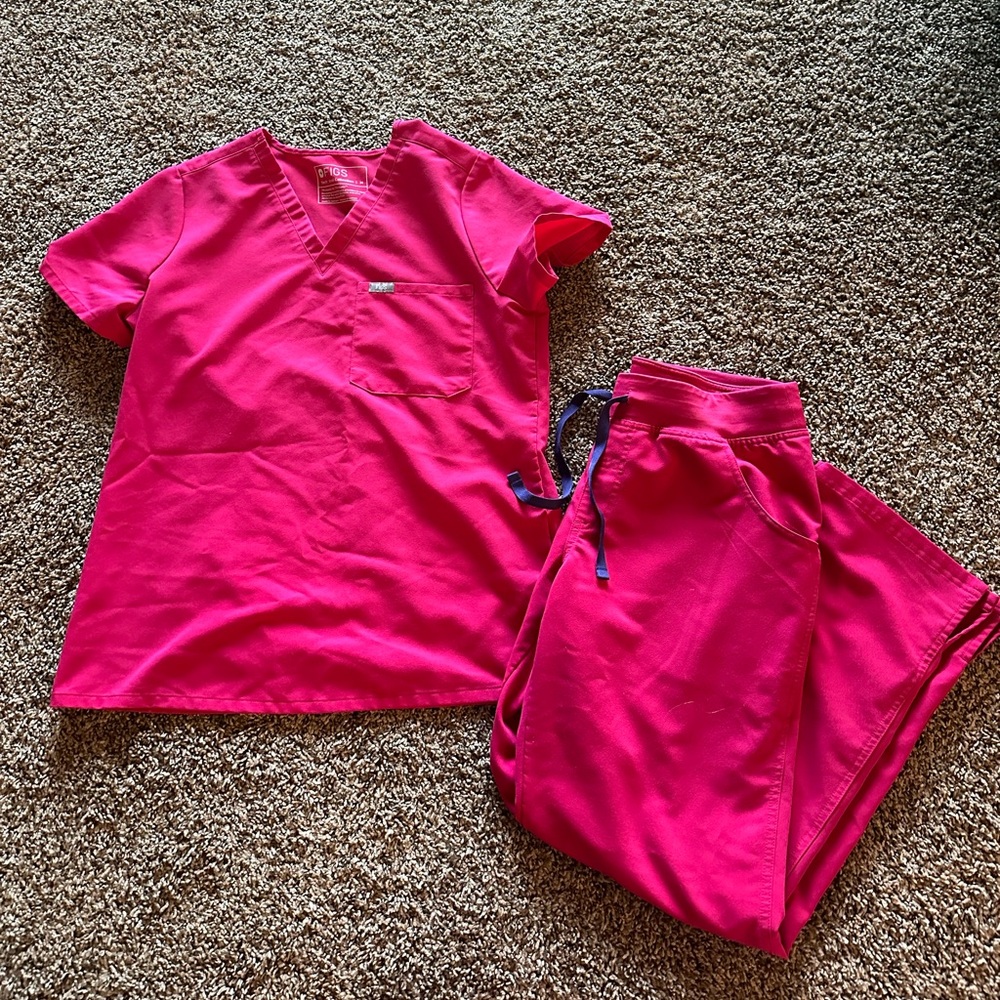 Figs Catarina Top Medium & Kade Cargo Pants MP Ultra Rose